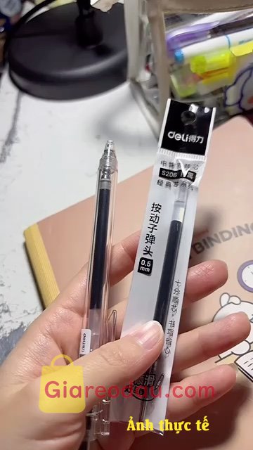 Giảm giá [Mã giảm 44%] Bút Gel Học Sinh Ngòi 0.5 Mực Đen Nhanh Khô Thiết Kế Vỏ Trong Suốt có ngòi thay thế 1 chiếc. Bút viết êm, mực ra đều. Khô nhanh thiệt á mí bà. Tui dùng đến. 
