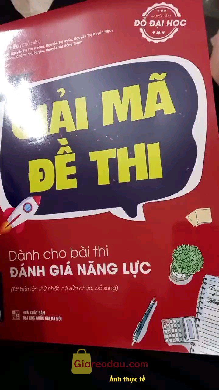 Giảm giá [Mã giảm 46%] Combo Sách Giải mã đề thi Đánh giá năng lực ĐHQG Hà Nội và 3 Sổ tay kiến thức 9 môn:Toán Văn Anh Lí Hóa Sinh Sử Địa GDCD. Sách đẹp, chất lượng lắm nha, phần đáp án đầy đủ, giải thích. 