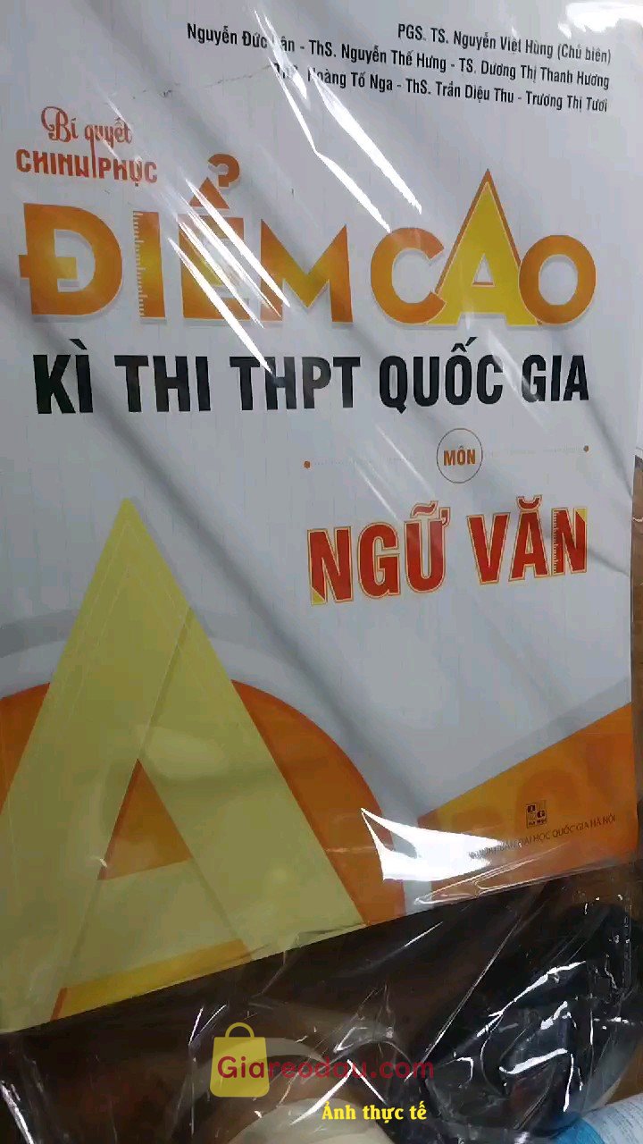 Giảm giá [Mã giảm 30%] Sách Bí quyết chinh phục điểm cao kì thi THPT Quốc gia môn Ngữ văn Địa lý (2 cuốn). Shop gói hàng cẩn thận, rất oke, sách đầy đủ nội dung, kiến thức,. 