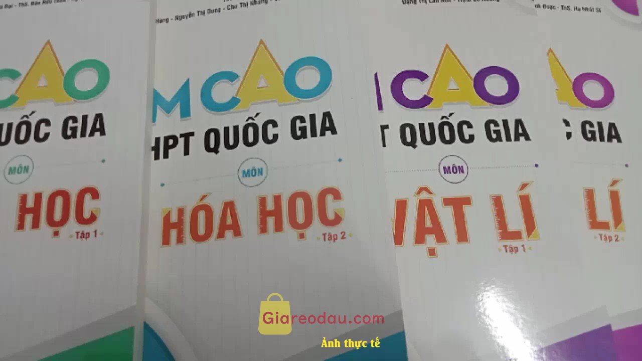 Giảm giá [Mã giảm 50%] Sách Bí quyết chinh phục điểm cao kỳ thi THPT Quốc gia môn Vật lý Hóa học (4 cuốn). Nhận hàng cũng nhanh, sách ổn, lý thuyết btap đa dạng. Sản phẩm. 