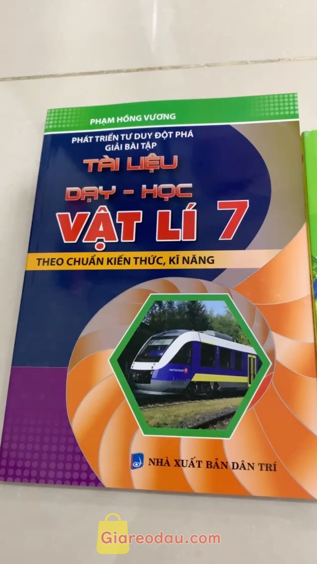 Giảm giá [Mã giảm 30%] Sách Bồi Dưỡng Học Sinh Giỏi Vật Lí 7. Sách mới sản xuất,mới tinh,đẹp. Sách đúng chương trình đang theo. 