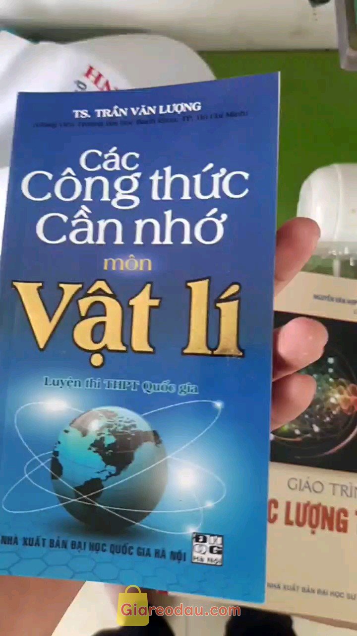 Giảm giá [Mã giảm 22%] Sách Các Công Thức Cần Nhớ Môn Vật Lý. Giao hàng nhanh, sách vẫn còn đẹp và phần công thức có ghi chi tiết. 
