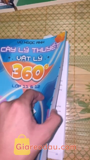 Giảm giá [Mã giảm 50%] Sách Cày Lý Thuyết 360 độ môn Vật Lý lớp 11 -12 thầy Vũ Ngọc Anh VNA MAPSTUDY phiên bản 2023 (396 trang). Có chia phần lý thuyết bài tập rất chi tiết đầy đủ có file giải. 