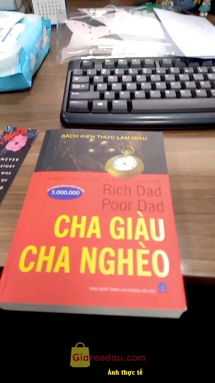 Giảm giá [Mã giảm 32%] Sách Cha giàu cha nghèo RICH Dad Poor Dad. Shop giao nhanh, sách bìa đẹp, có kèm them kẹp trang sách để lưu lại. 