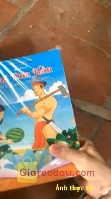 Giảm giá [Mã giảm 38%] Sách Combo 20 Quyển Truyện Cổ Tích Cho Bé song ngữ có quét mã QR nghe kể chuyện Tiếng Việt bằng điện thoại. Giao hàng nhánh ở nhà mà em có thể là gì đâu em ạ em không có ai. 