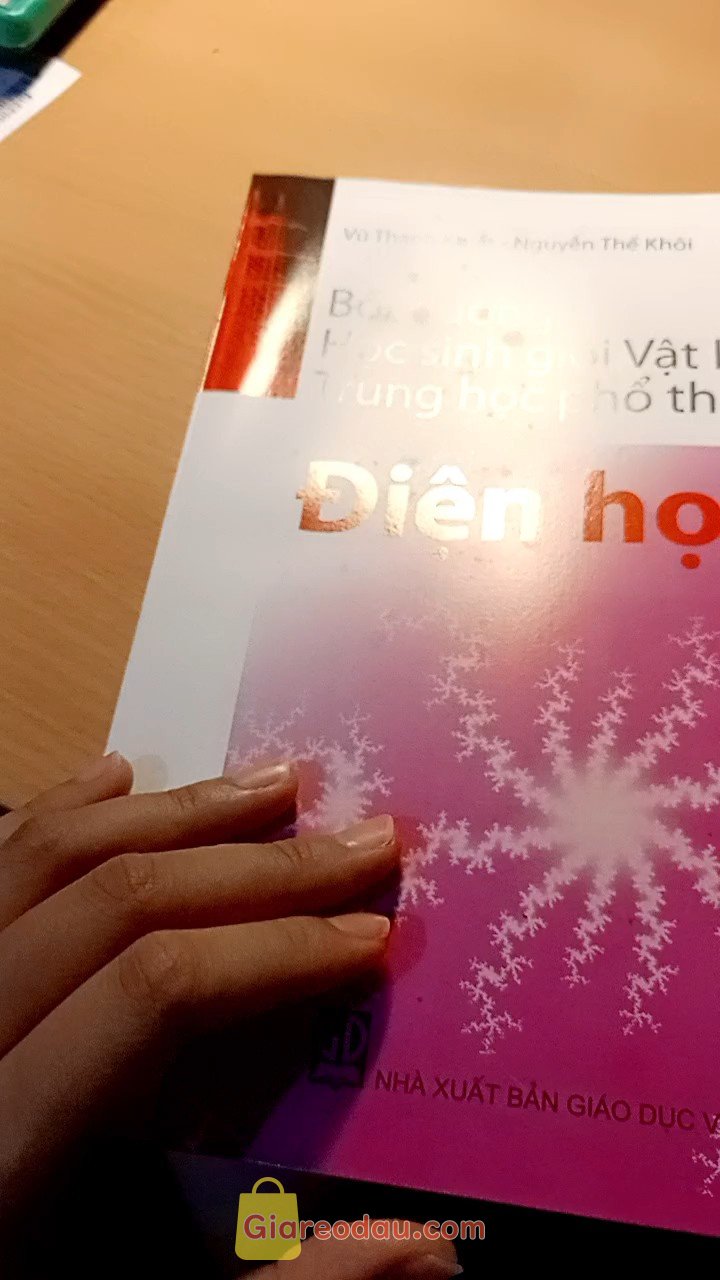 Giảm giá Sách Combo Bồi dưỡng học sinh giỏi Vật lí Trung học phổ thông Điện học 1 + 2. Quyển này rất hữu ích ạ nhất là với những bạn ôn chuyên Lý. 