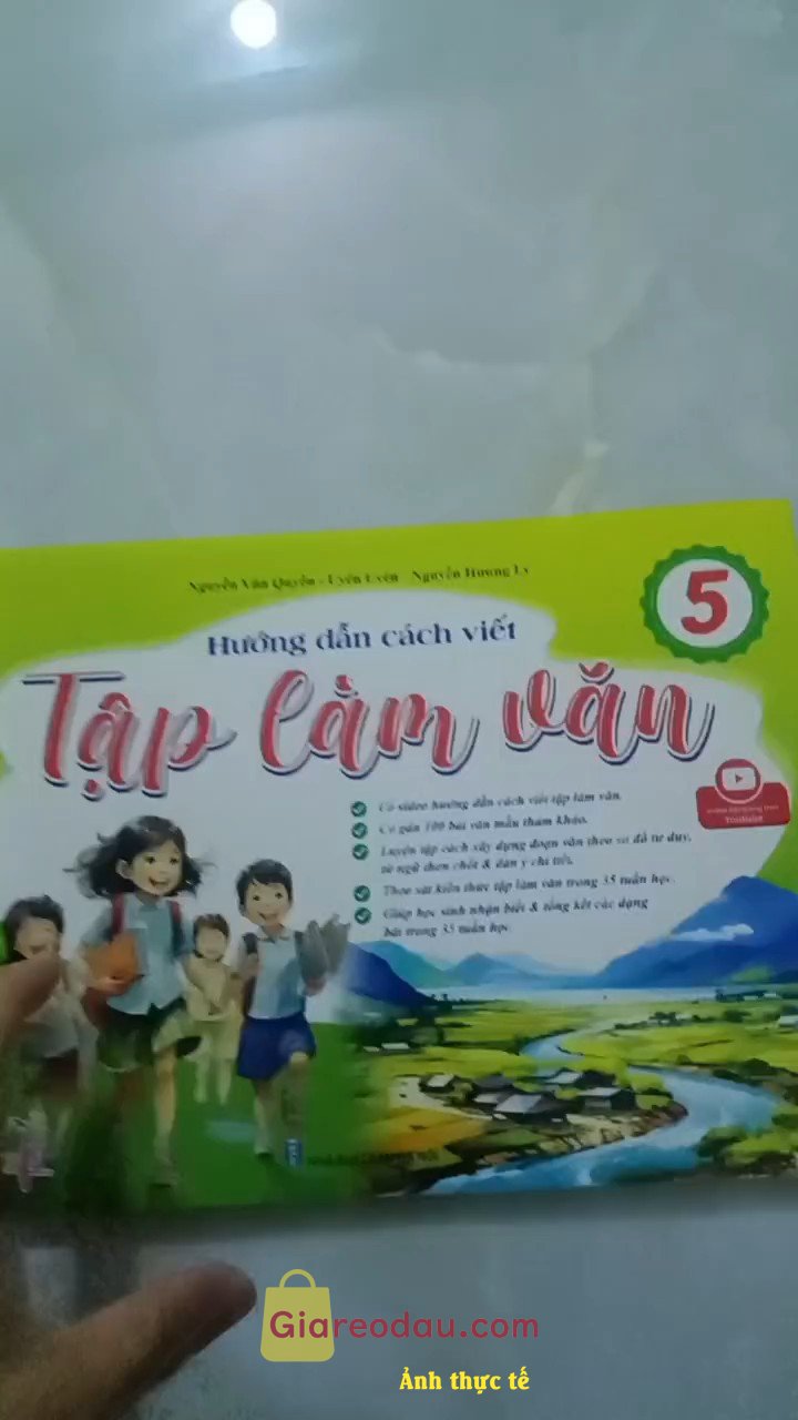 Giảm giá [Mã giảm 7%] Sách Hướng Dẫn Cách Viết Tập Làm Văn Lớp 5 Cả năm Nhà Sách An Trí Đức Q TLV 5. Sách tập làm văn có hình ảnh màu rất sống động, hướng dẫn chi. 
