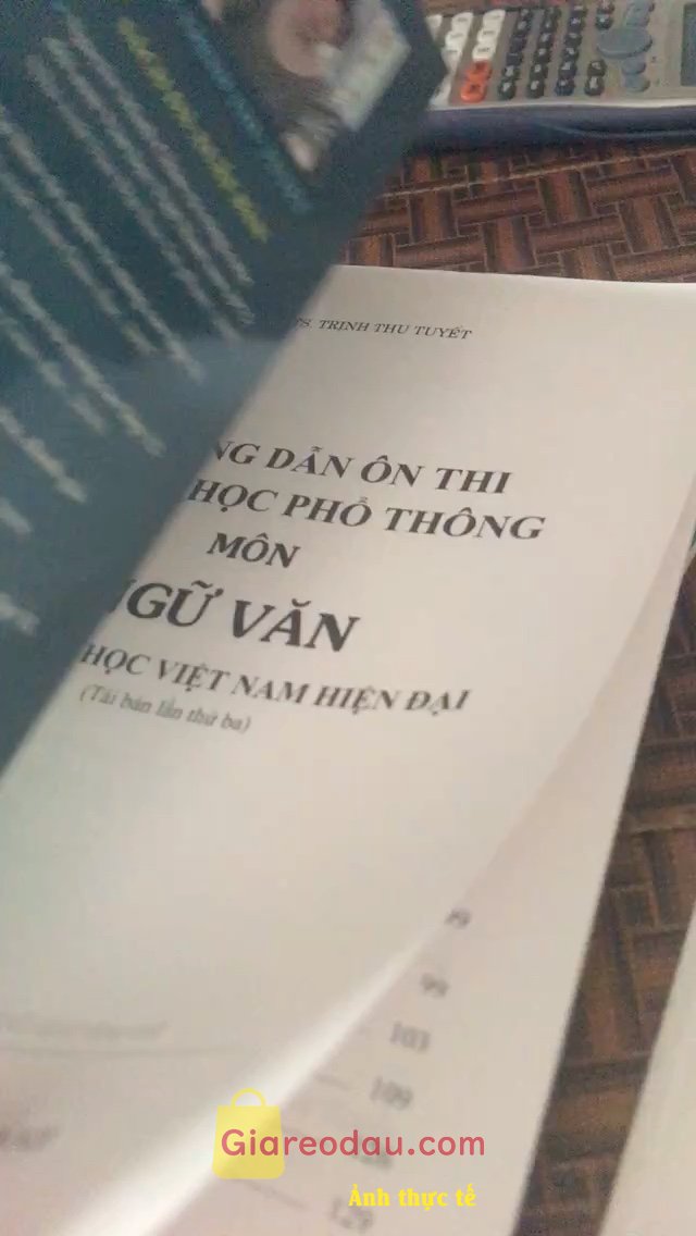 Giảm giá [Mã giảm 10%] Sách Hướng dẫn ôn thi THPT môn ngữ văn (Phần Đọc hiểu và nghị luận xã hội). Sách được bọc cẩn thận, không bị quăn mép, giao hàng nhanh!!!. Ảnh. 