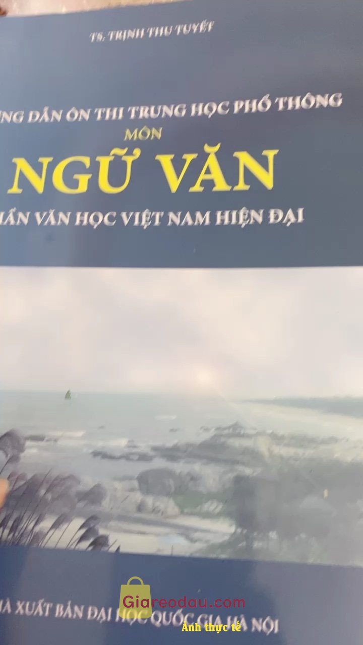 Giảm giá [Mã giảm 10%] Sách Hướng Dẫn Ôn Thi THPT Môn Ngữ Văn Phần Văn Học Việt Nam Hiện Đại (bản 2021). Sách mới giấy mực in ấn ổn, chất lượng nội dung thì khá hay phù. 