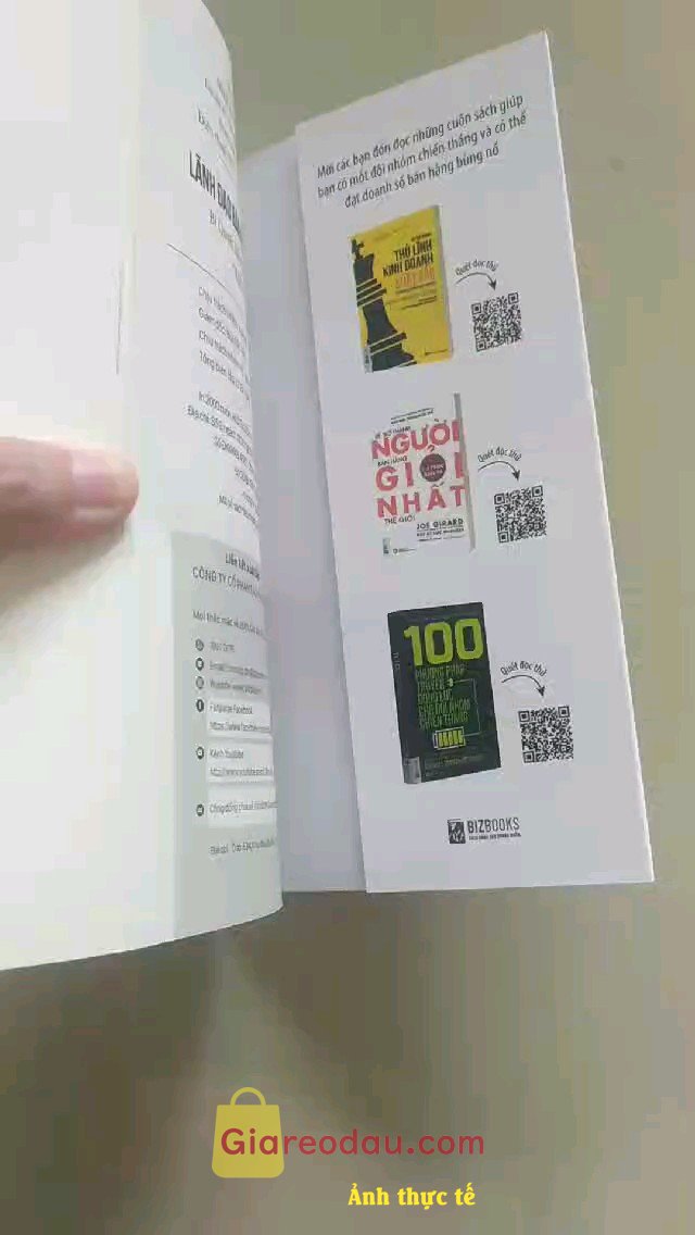 Giảm giá Sách Lãnh Đạo Bán Hàng Chuyên Nghiệp - Bí Quyết Xây Dựng Đội Nhóm Bán Hàng “Bất Khả Chiến Bại” - BizBooks. Sách hơi bị nhăn ở các góc của bìa. Hôm giao hàng em đợi nguyên. 