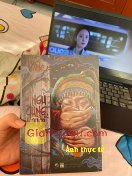 Giảm giá [Mã giảm 25%] Sách Ngủ Cùng Người Chết. mình mới nhận đc thui, nhưng mà bao bì đẹp lắm luôn á, nên mua thử. 