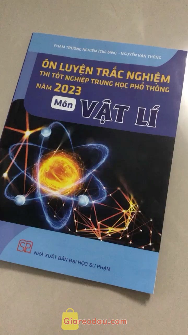 Giảm giá Sách Ôn luyện trắc nghiệm thi tốt nghiệp trung học phổ thông Năm 2024 Môn Vật Lí. Giao hàng nhanh, đúng số lượng, gói hàng ko kĩ làm sách bị nhăn bìa,. 