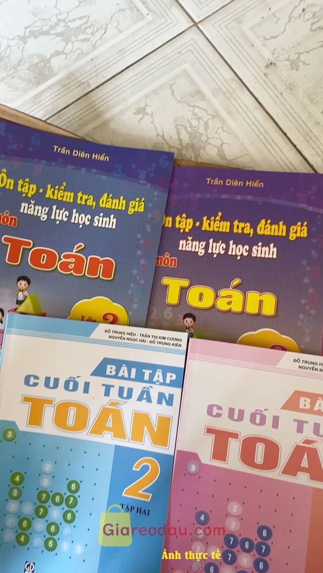 Giảm giá Sách Ôn tập kiểm tra, đánh giá năng lực học sinh môn Toán lớp 2 Học lì 1 + học kì 2. Sách ôn tập ktra toán Sách đẹp, tuy nhiên giấy in chưa đẹp lắm,. 