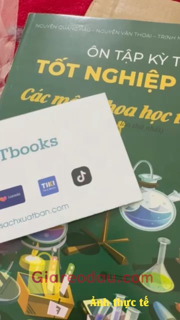 Giảm giá [Mã giảm 25%] Sách Ôn tập kỳ thi tốt nghiệp THPT các môn khoa học tự nhiên: Lý Hóa Sinh. Sách ok lấm nhaaaa, gia hàng cũng nhanh mình đặt đâu đó có 4 ngày. 