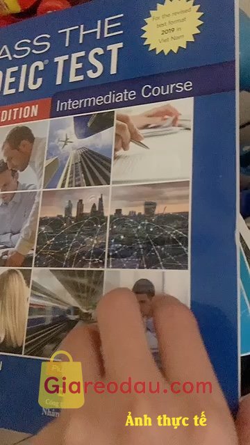 Giảm giá [Mã giảm 24%] Sách Pass The Toeic Test Intermediate Course (New Edition). sách đẹp, chất lượng tốt, phải quét mã qr ms mở được file nghe. 