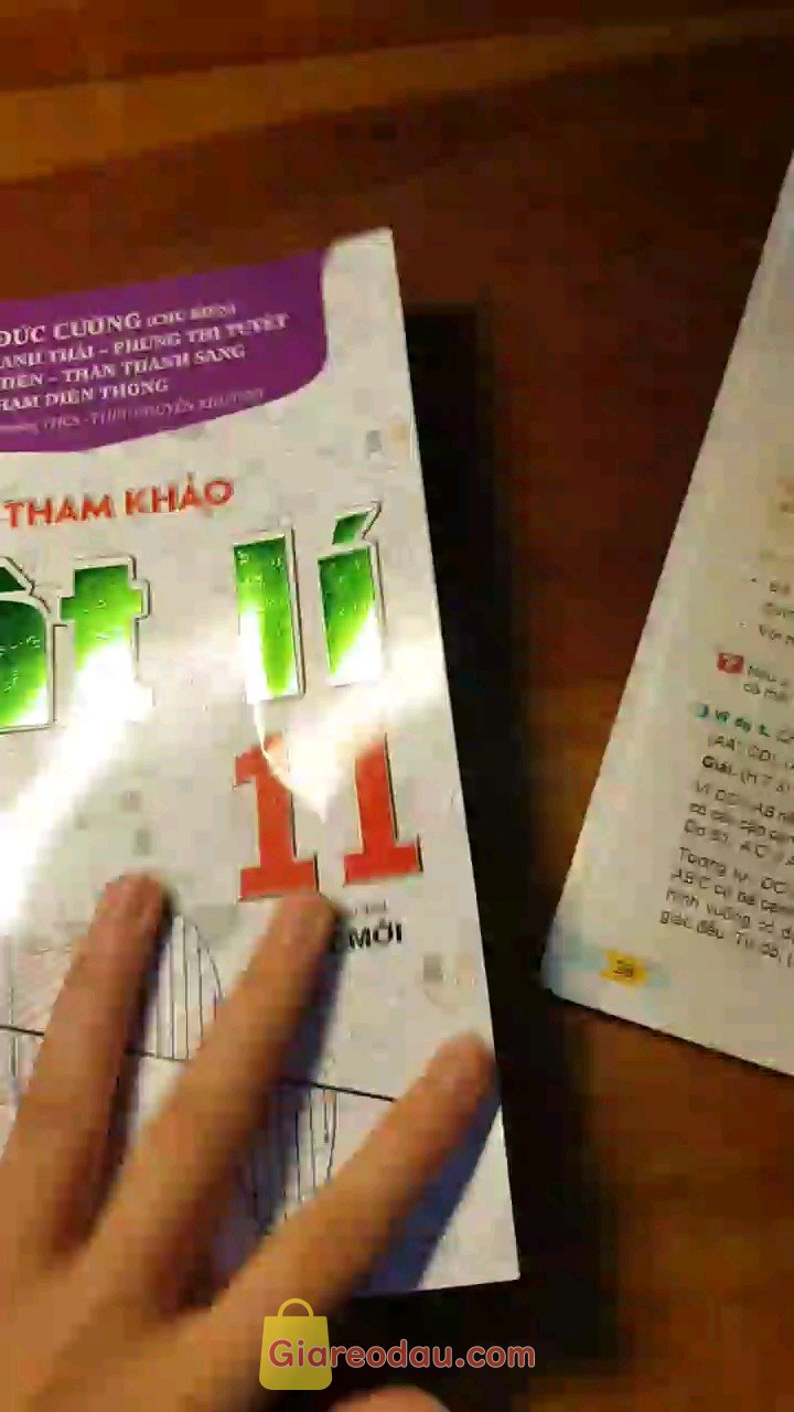 Giảm giá [Mã giảm 35%] Sách tham khảo vật lí 11 (dùng chung cho các bộ SGK hiện hành). Giao hàng đúng như mẫu, sách không bị móp méo và lần sau sẽ ủng. 
