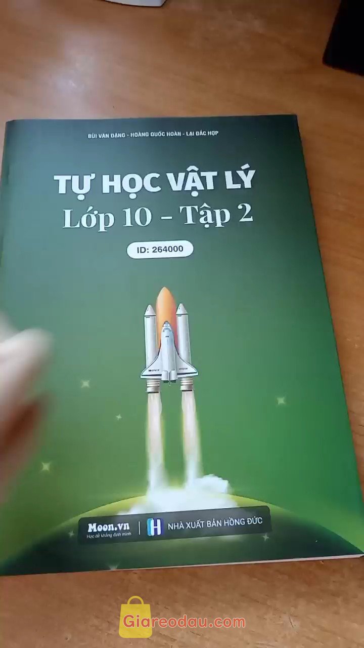 Giảm giá [Mã giảm 24%] Sách Tự Học Vật Lý Lớp 10 - Tập 2 | Me Book. Sách có bài tập và lời giải chi tiết, có cả video bài giảng trên. 