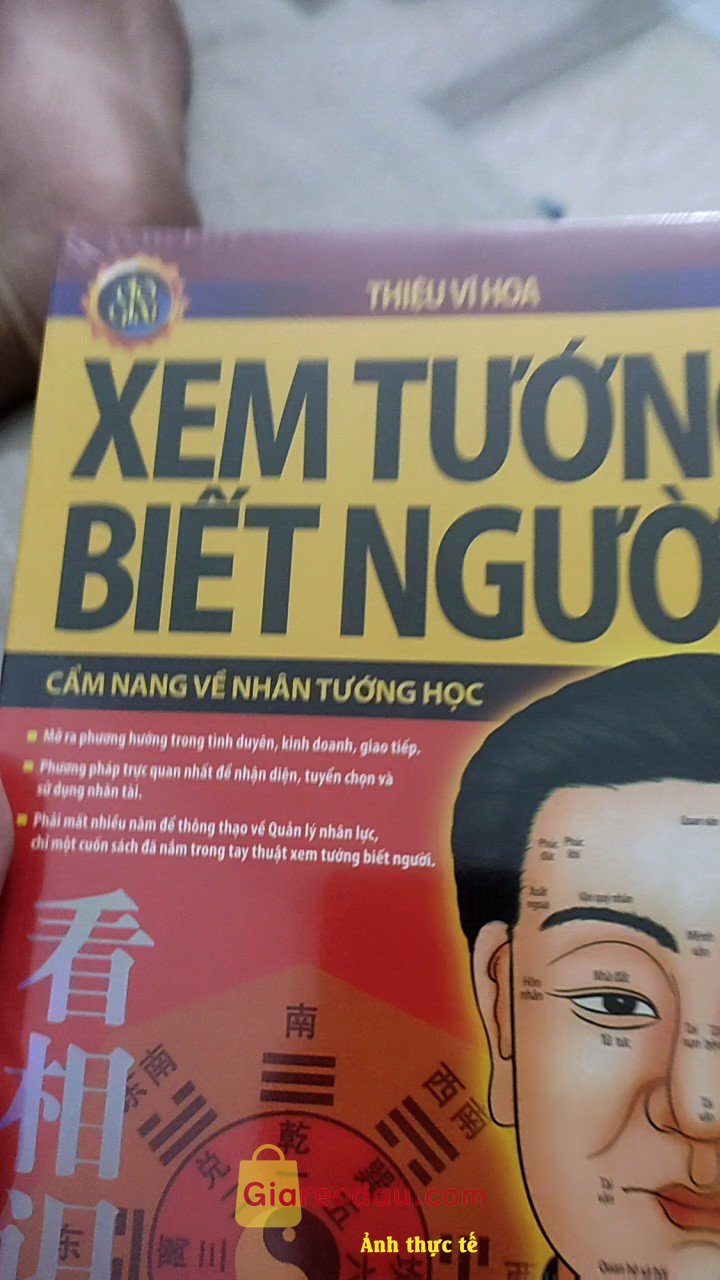 Giảm giá [Mã giảm 18%] Sách Xem Tướng Biết Người (Tái Bản). Sách được bọc nilon cẩn thận, chưa đọc nội dung nhưng thấy sách. 
