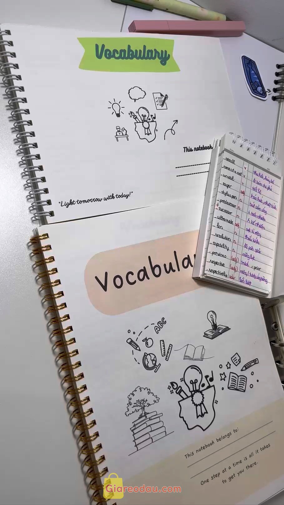 Giảm giá [Mã giảm 24%] Sổ Vocabulary Sổ từ vựng IELTS, Tiếng Anh Taro Stationery. Sổ dọc có vẻ ok hơn sổ ngang, giấy dày dặn, ăn mực, in hình sắc. 