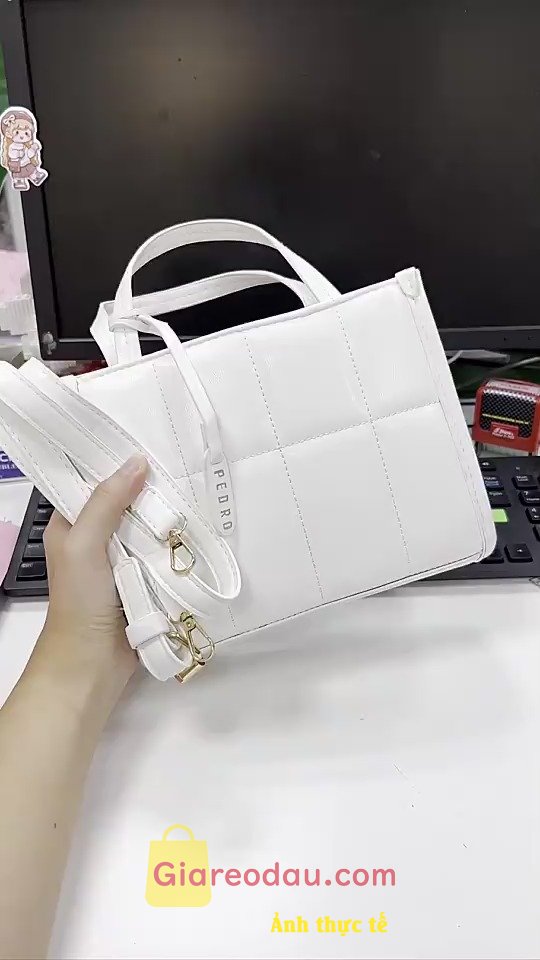 Giảm giá [Mã giảm 43%] Túi Sách Nữ Đeo Chéo Thêu TRám Vuông To Sang Trọng Đi Tiệc - Đi chơi.... Chất Liệu Da PU cao Cấp! 05. Hàng đẹp, chuẩn mẫu, lại săn được mã giảm giá vừa rẻ vừa. 