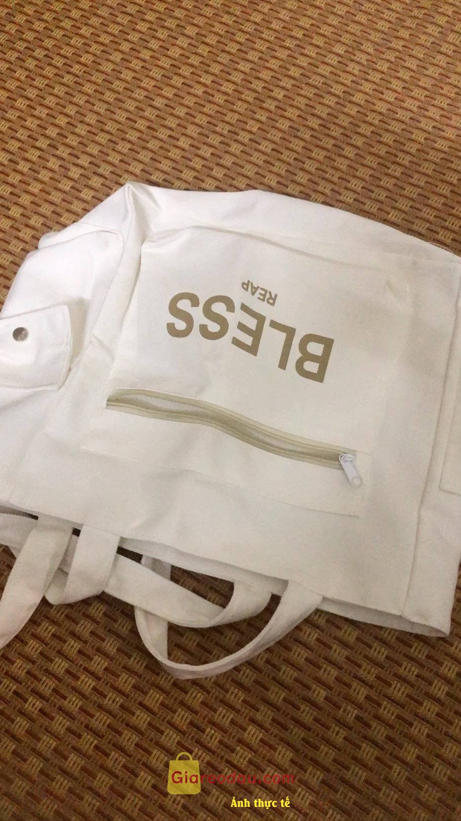 Giảm giá [Mã giảm 49%] Túi tote nữ vải canvas đi học có khóa miệng vừa khổ a4 - túi xách vải đi làm đi chơi đựng laptop sách vở cúc bấm. Túi nhìn rất xinh nhaa . Vải dày dặn, chắc chắn và túi rộng đựng. 